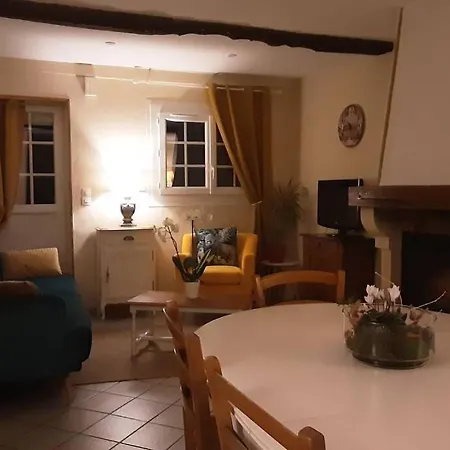 Proche De Bayeux, Pres Des Plages Du Debarquement, A La Campagne Crouay
